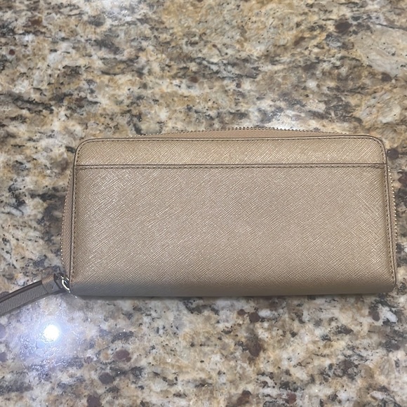 Gold Wallet - Picture 4 of 4